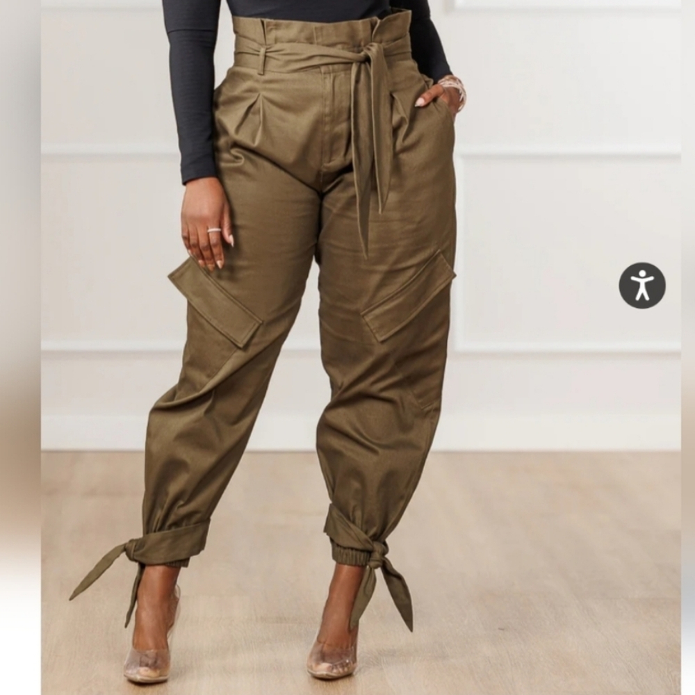🎉🎉HOST PICK🎉🎉 High-Waisted Olive Green Paperbag- Cargo Pants- NWOT